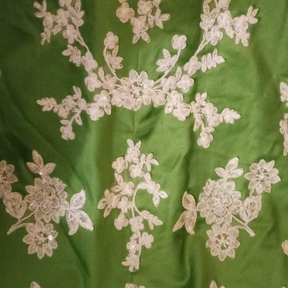 womans white n clover wedding dress - Picture 4 of 10